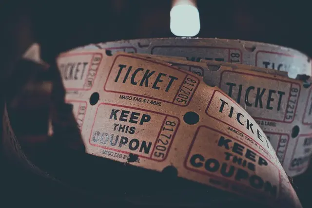 Mẫu câu: What is the seat number?