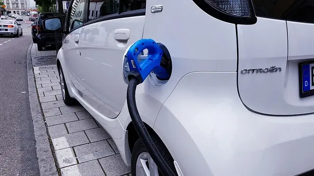 Mẫu câu: Is there a charging station near the gate?