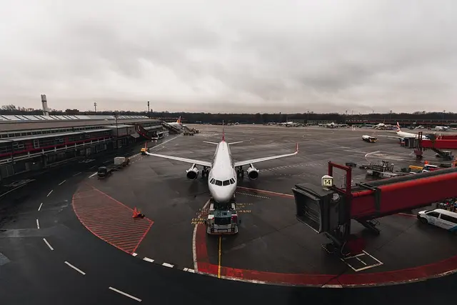 Mẫu câu: Is there a smoking area in the terminal?