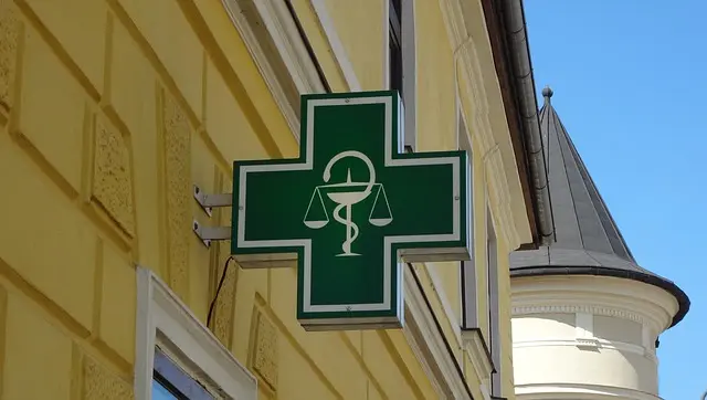 Mẫu câu: Where can I find a pharmacy?