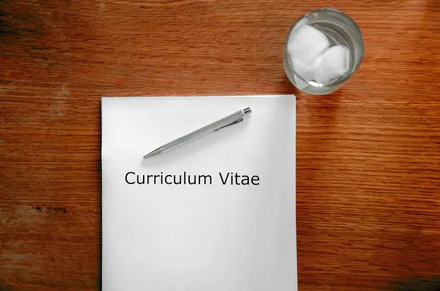 Mẫu câu: I am happy with my current position.