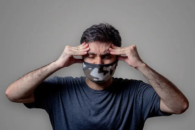 Mẫu câu: I have a headache.
