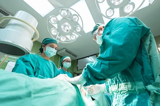 Mẫu câu: I need to go to the hospital.