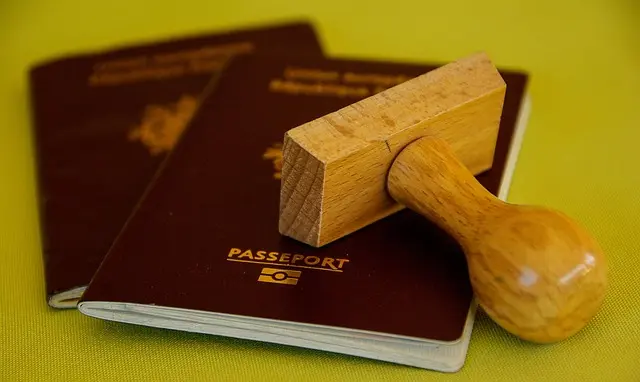 Mẫu câu: May I see your passport?