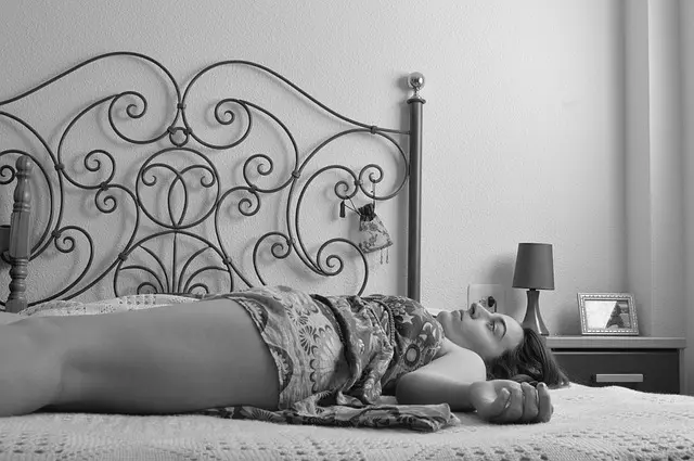 Mẫu câu: I need some rest.