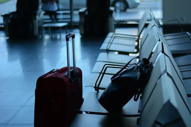 Mẫu câu: I’m here for a vacation.
